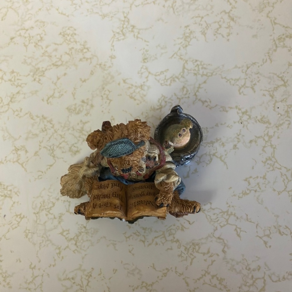 Boyd’s bears Teddy Bear Figurine with Book and Globe